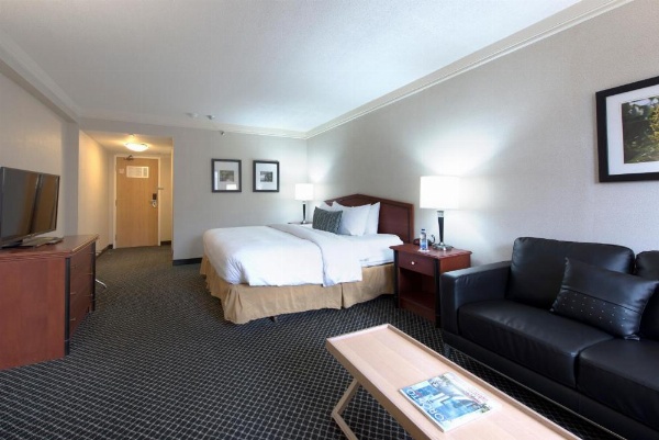 Toronto Don Valley Hotel and Suites image 11