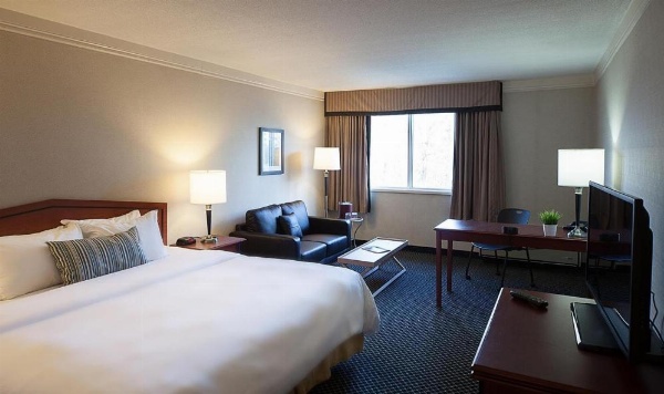 Toronto Don Valley Hotel and Suites image 14