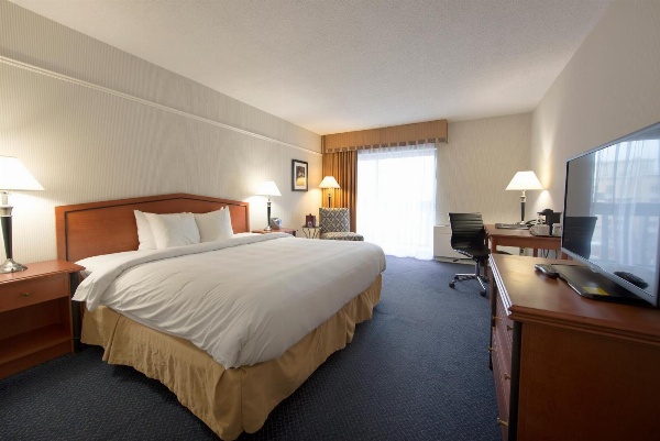 Toronto Don Valley Hotel and Suites image 6