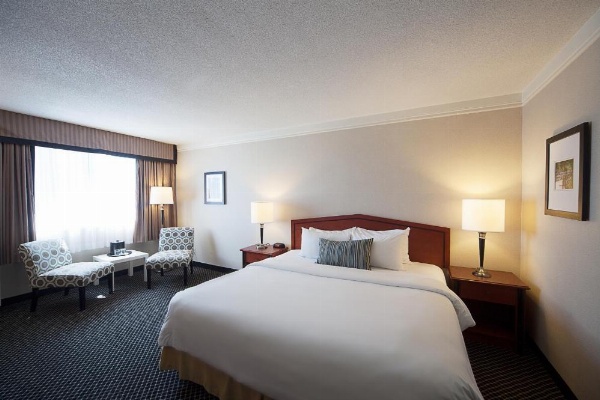 Toronto Don Valley Hotel and Suites image 9